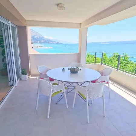 Apartament The Penthouse Apartment, First Row By The Sea, House Ana *