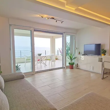Apartament The Penthouse Apartment, First Row By The Sea, House Ana